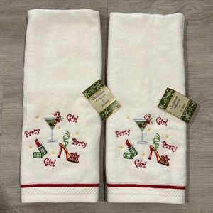 NWT Two Avanti Christmas Towels